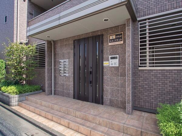エントランスドア オートロックのあるエントランス