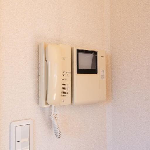 インターホン室内受話器 オートロック操作盤を兼ねるモニター付