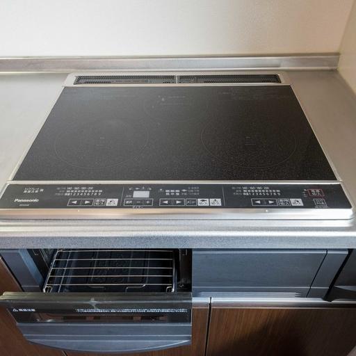 3口のビルトインIHコンロ お掃除らくらくのIHです