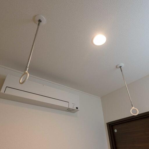 洗面所の物干機 竿を通して使います
