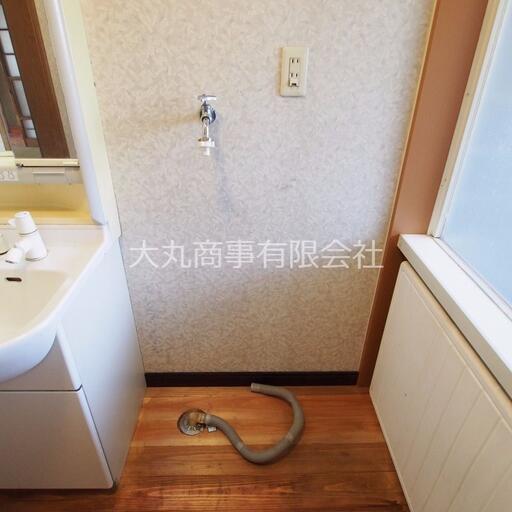 洗濯機置場 洗面台横の洗濯機置場