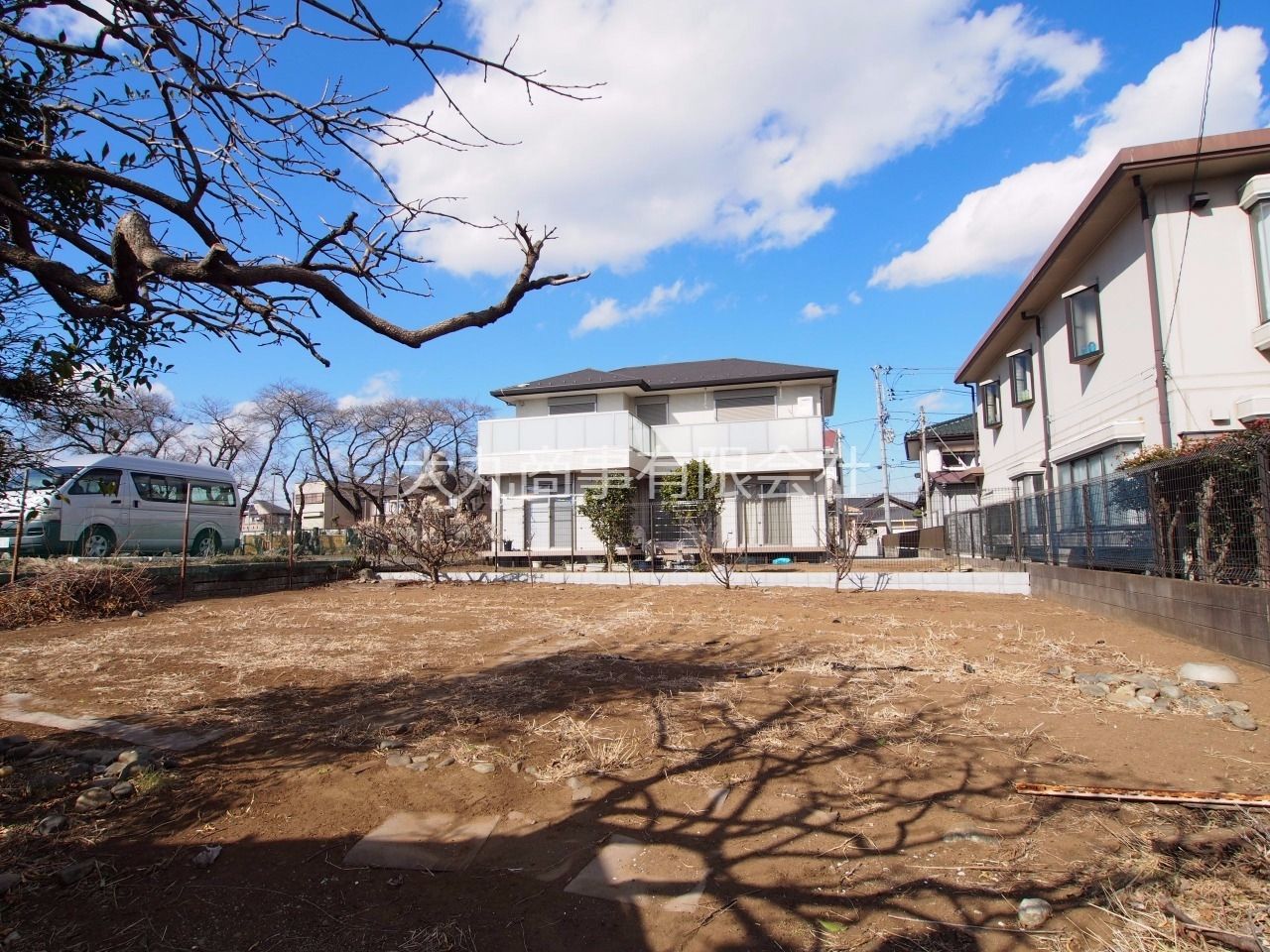 建物北側の約60坪の裏庭 使い方は自由、家庭菜園にも好適