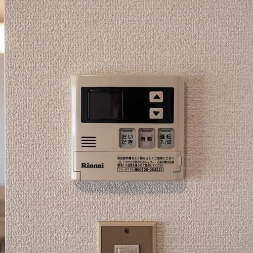 給湯リモコン 浴室外側に設置されたリモコン