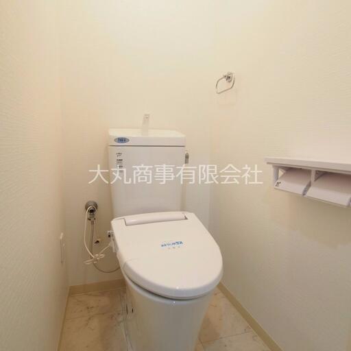 トイレ トイレ内にはコンセントがあるので、温水洗浄便座に交換可能