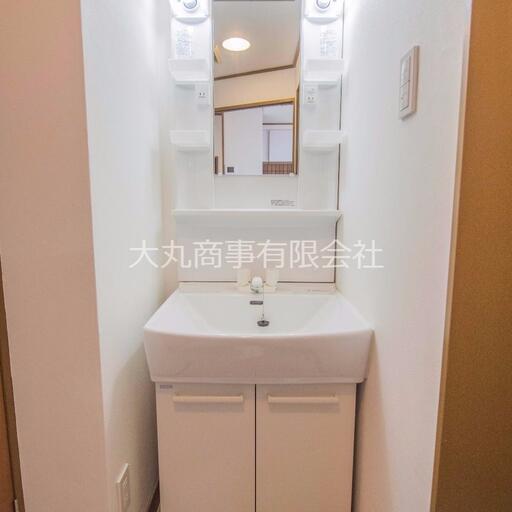 洗面台 収納棚付き洗面台
