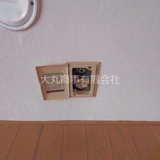 西側洋室のガス栓 ガス暖房が利用可能なガス栓