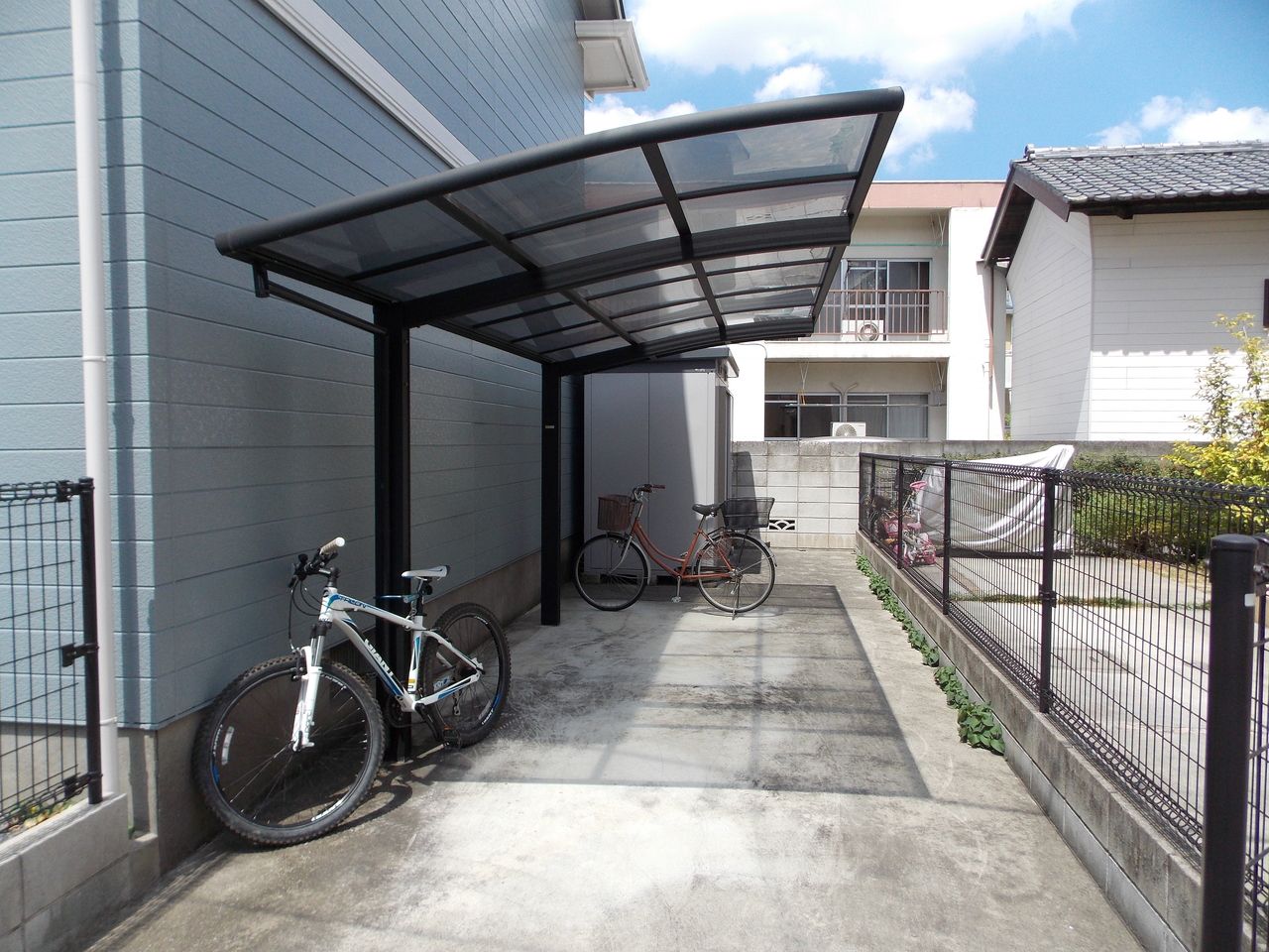屋根のある自転車置場