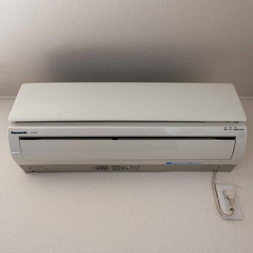 南側洋室のエアコン(Panasonic製) 品番:CS-282CF-W(2012年製)
