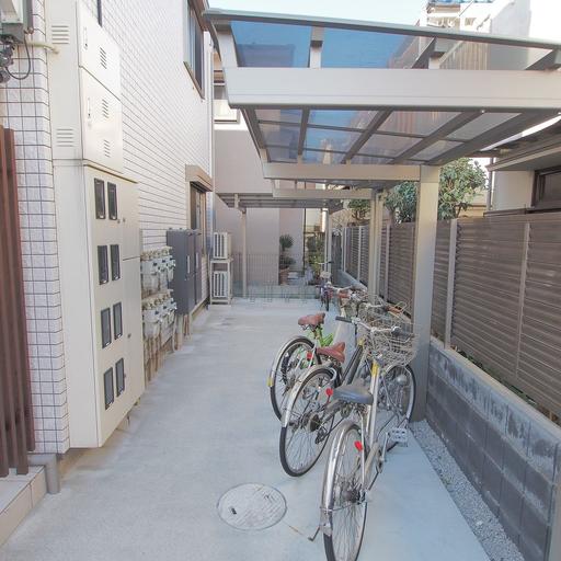 自転車置場 屋根付きの駐輪場