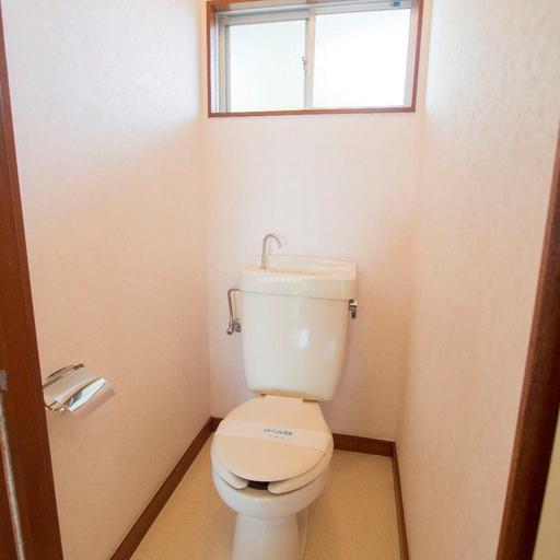 トイレ 窓のある明るいトイレ