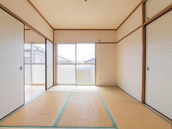 6帖の和室 南向きの和室は陽当り良好