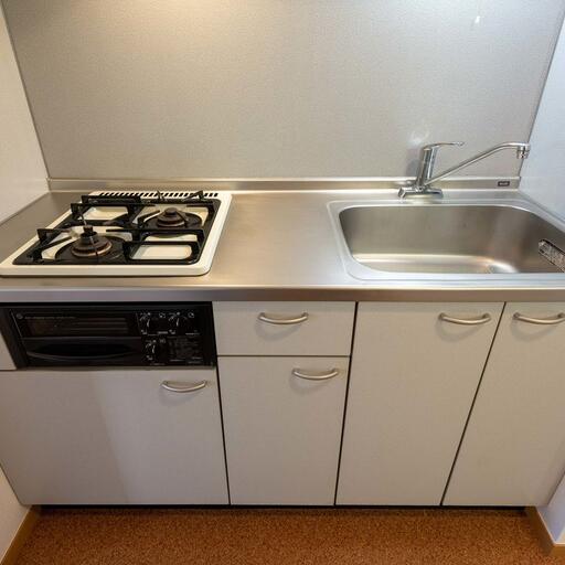 自炊もできるキッチン 工夫次第で調理スペースも確保可能