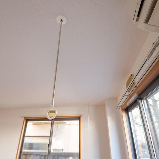 室内物干機(ホスクリーン) 物干し竿を通して使います
