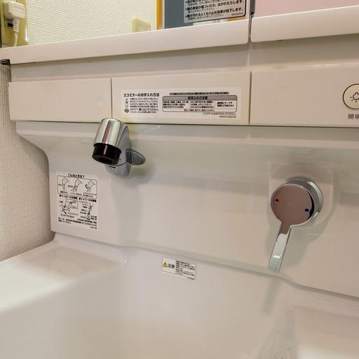 洗面台水栓 汚れが溜まりにくい構造の水栓周り