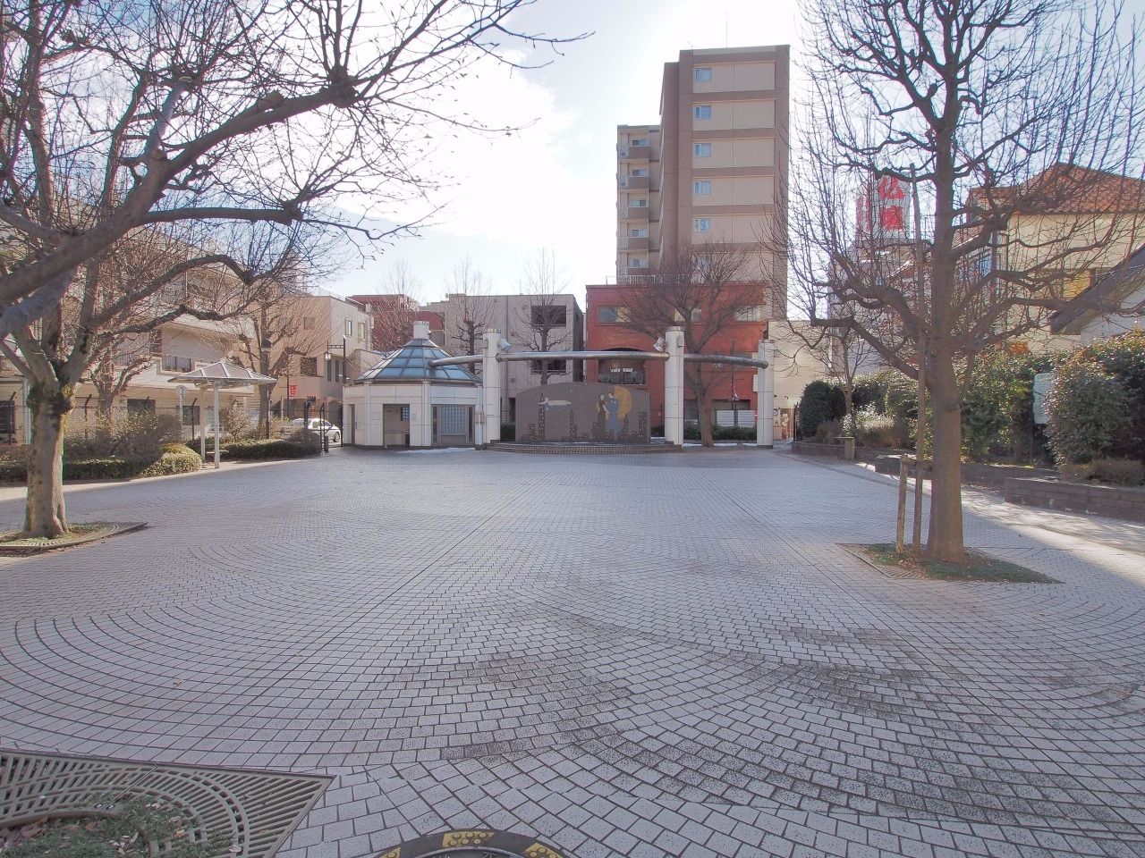柴崎中央公園 柴崎町の商業地域内の憩いの場