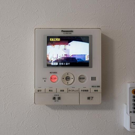 インターホン(室内) モニターで来訪者の確認が可能