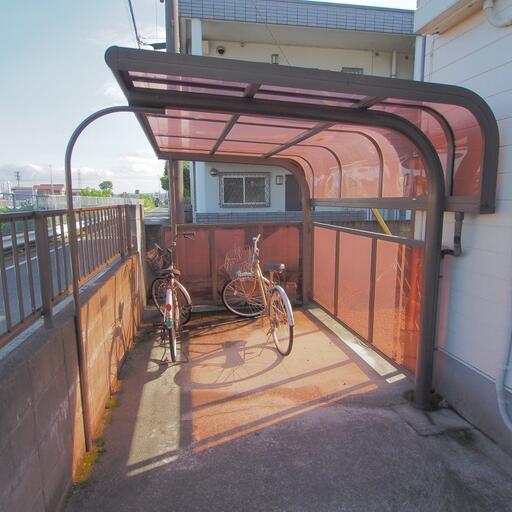 ミルキーウェイの自転車置場 ミルキーウェイの自転車置場は屋根付