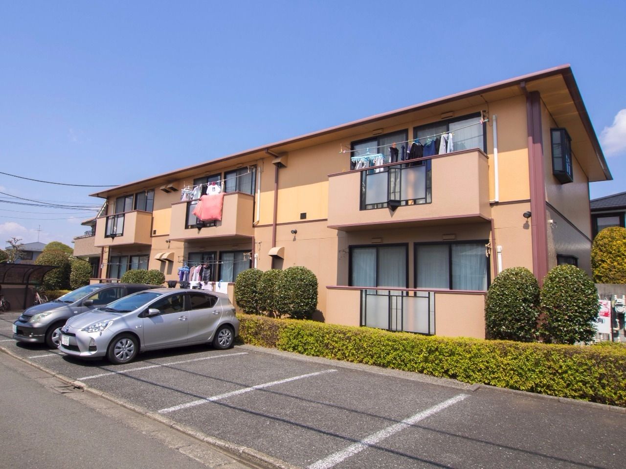中庭のある「静ノーブルコート」 静かな住宅街に佇む南向きの建物