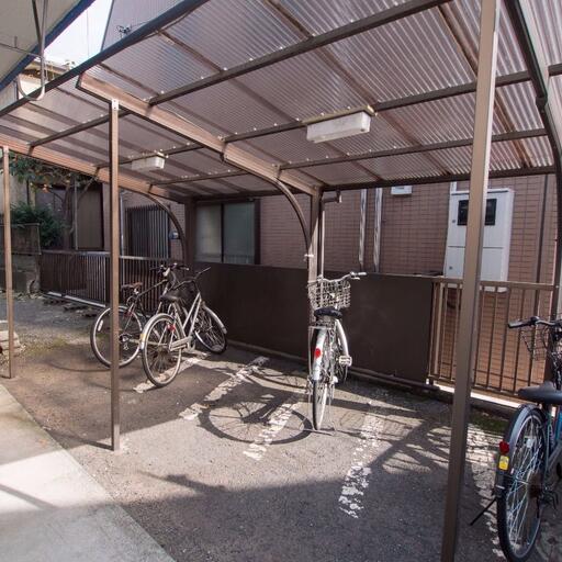 自転車置場 屋根付きの自転車置場