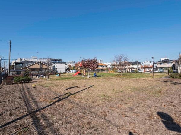 芝生の公園「立川市錦第三公園」 ルビアン玉置から「約200m」