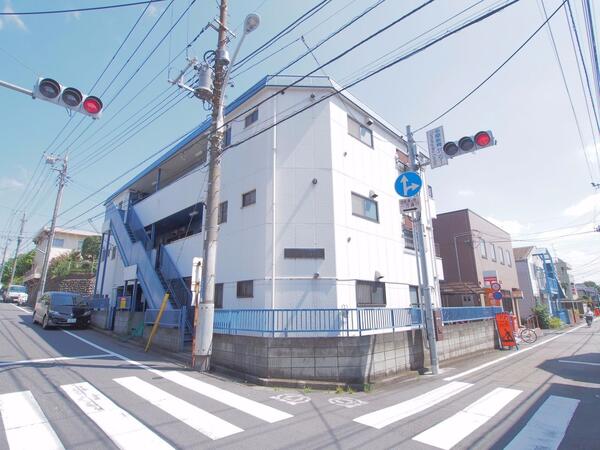 立川市錦町のルビアン玉置 角地にある陽当りのよい建物