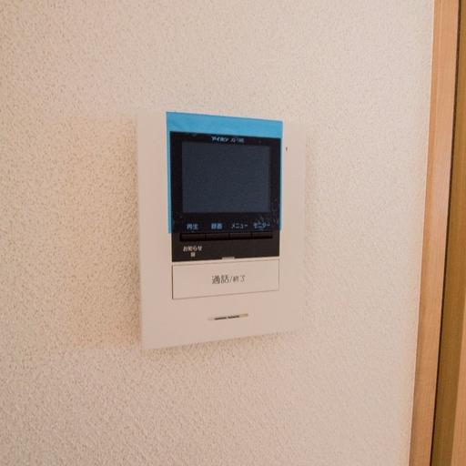 室内のインターホン受話器 玄関を開けなくても来訪者の確認ができます