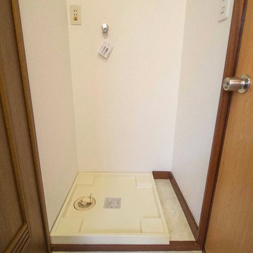 洗濯機置場 防水パンのある室内洗濯機置場