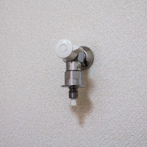 ワンタッチ式洗濯水栓 洗濯ホースの取付けが簡単な緊急止水弁付水栓