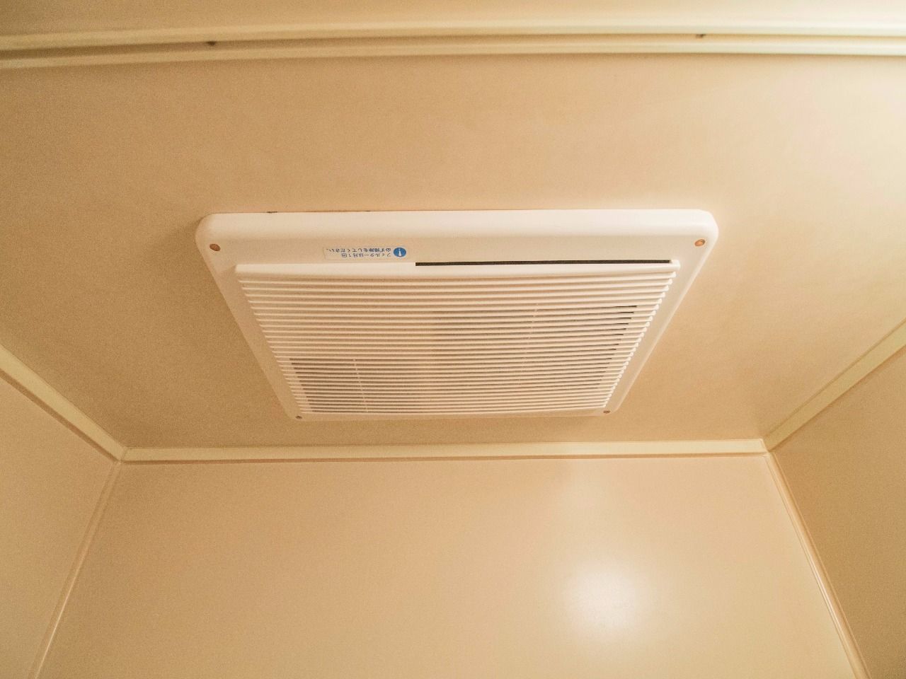 バスルームの浴室乾燥機 衣類乾燥などに使えます