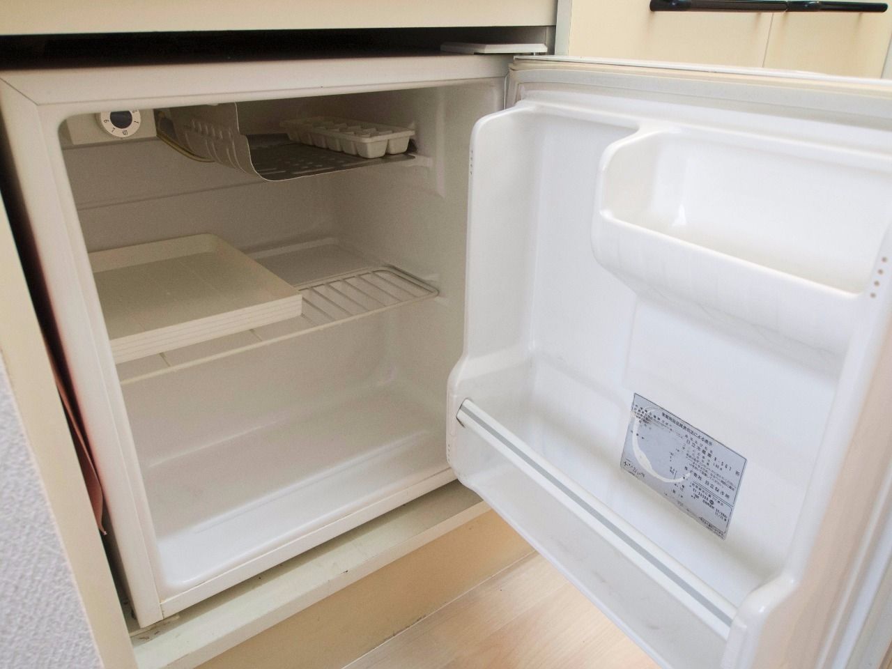 飲料のストックなどに便利なミニ冷蔵庫