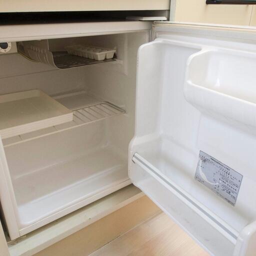 キッチン下のミニ冷蔵庫 飲料のストックなどに便利なミニ冷蔵庫