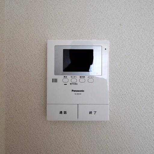 室内のインターホン TVモニター付インターホンで室内にいながら来訪者を確認できます