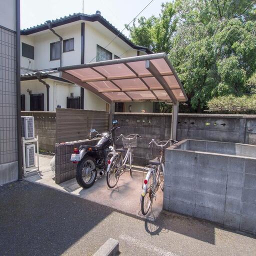 屋根付きの駐輪場 雨から大切な自転車を守ります