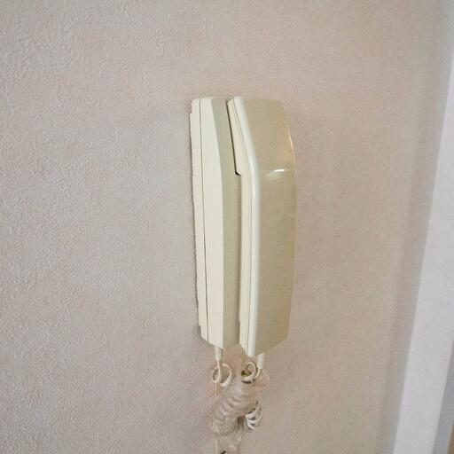 室内のインターホン 住戸内から音声により来訪者を確認できます