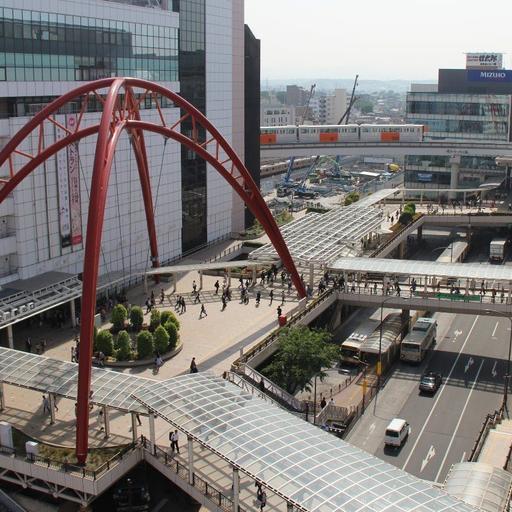 最寄の立川駅 立川駅は商業施設が充実。日々のお買い物から特別な日のお買い物まで徒歩圏内でできます。