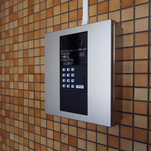 オートロックシステム エントランスはオートロックシステムを採用