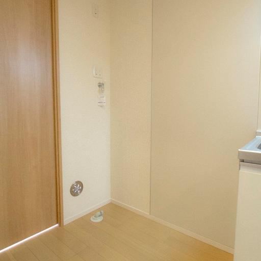 冷蔵庫置場と洗濯機置場 右側に冷蔵庫、左側に洗濯機を置きます(それぞれ60cm四方程度)