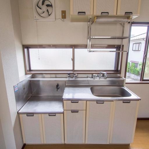 吊棚もあるキッチン ワンルームには珍しい2口ガスコンロ対応キッチン